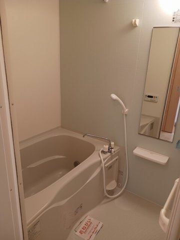 バス・シャワールーム　コンパクトで使いやすいお風呂です