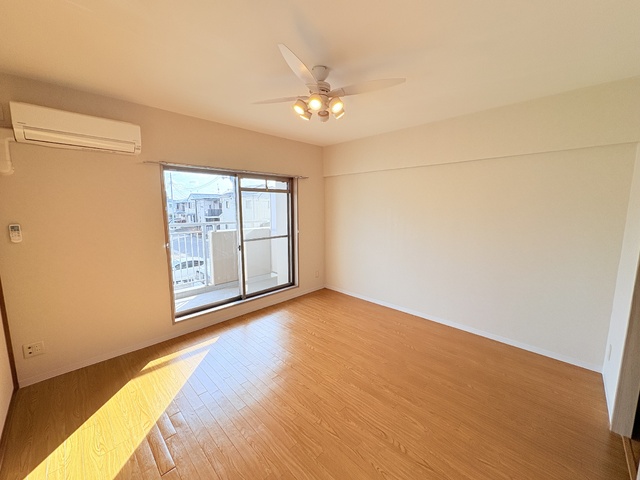 居室・リビング　※同タイプ参考写真（照明は設備ではありません）