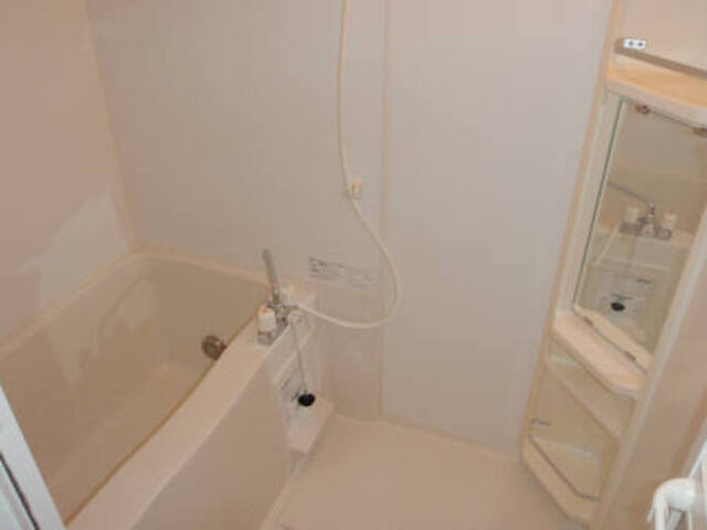 バス・シャワールーム　ドゥジェーム１０３　浴室