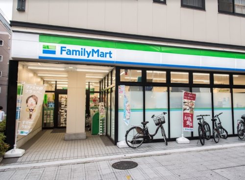 コンビニ　ファミリーマート 小伝馬町大門通り店（コンビニ）まで72m