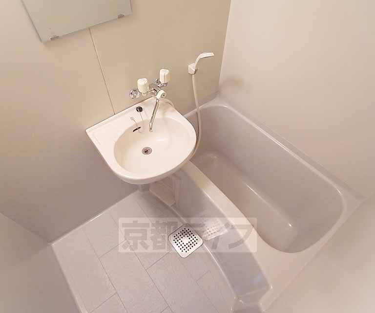 バス・シャワールーム　ゆとりあるバスです