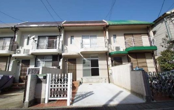 建物外観　駐車場スペースあります♪