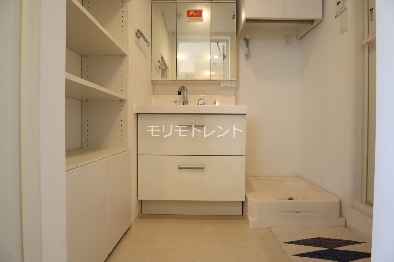 洗面設備　室内写真（モデルルーム）