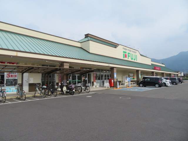 スーパー　フジフジ本郷店（スーパー）まで669m