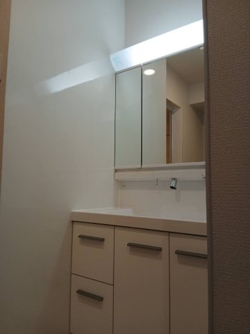 洗面設備　独立洗面台で身支度をすべて済ませてしまいましょう