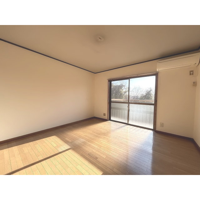 居室・リビング　写真は他室使用