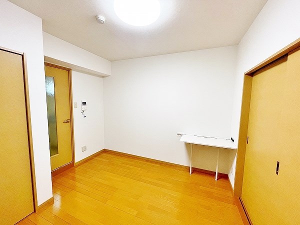 居室・リビング　★洋室5.3帖★