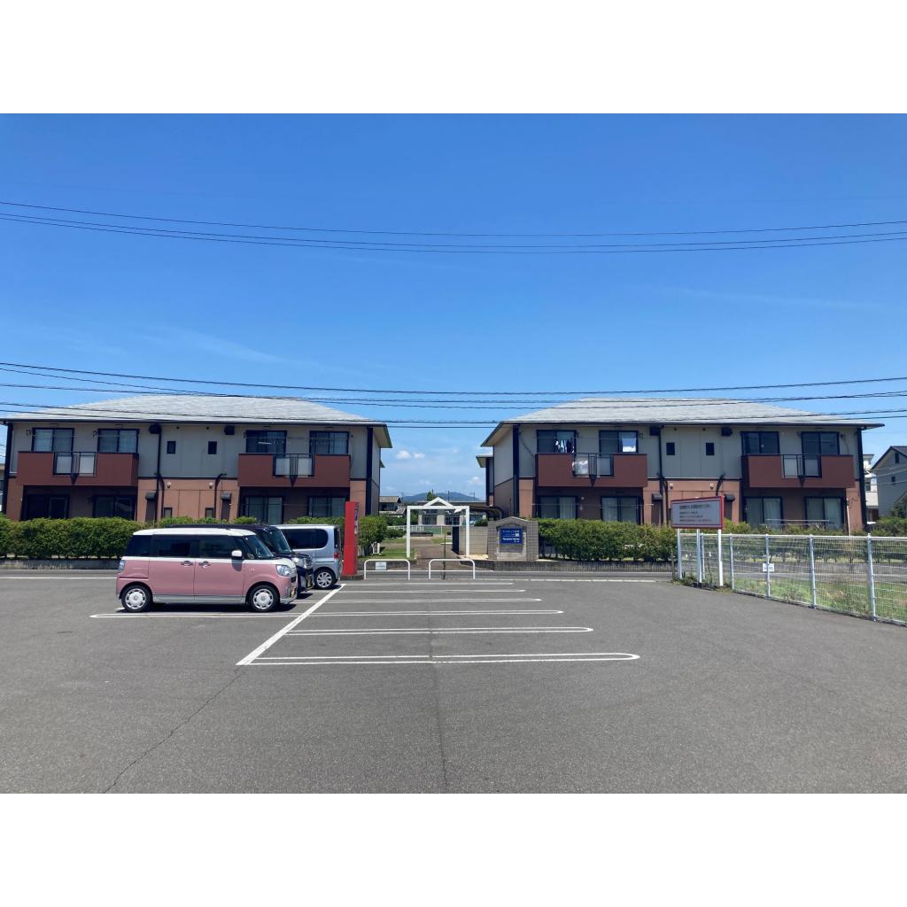 建物外観　落ち着いた雰囲気の外観です