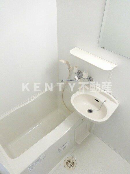 バス・シャワールーム　コンパクトで使いやすいお風呂です