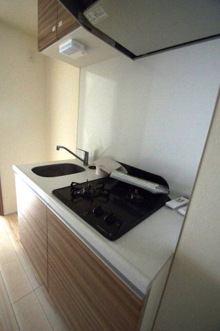 キッチン　2口のガスコンロ付のシステムキッチン