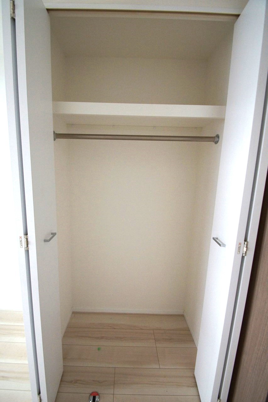 収納　ハンガーポール付のクローゼット