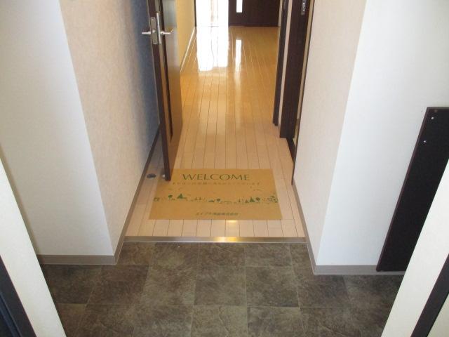 玄関　カーサビアンカ黒川