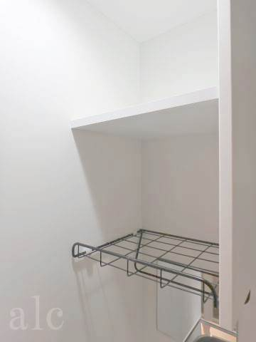 収納　棚があるのはなにかと便利