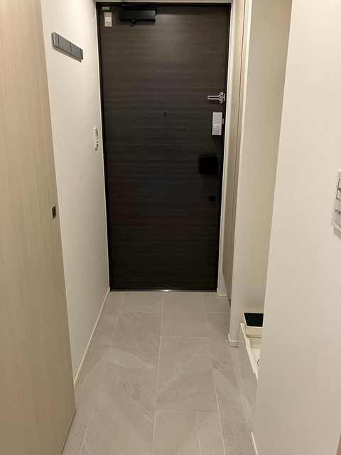 玄関　※別部屋の参考写真です。