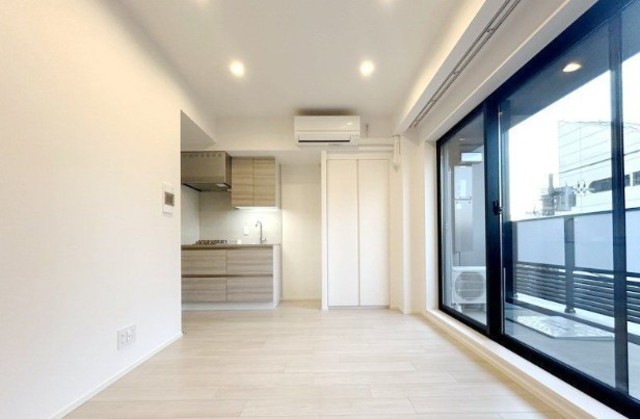 居室・リビング　※別部屋の参考写真です。