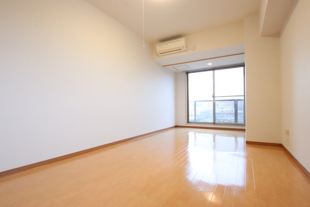 その他部屋・スペース　角部屋♪１０帖の明るい洋室のお部屋です♪