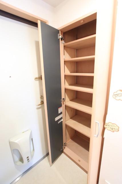 玄関　トールタイプのシューズＢＯＸ♪