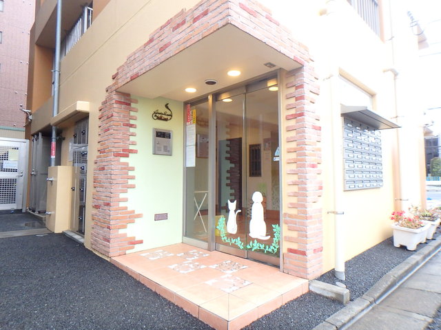 エントランス　★かわいいエントランスにはオートロックあり★