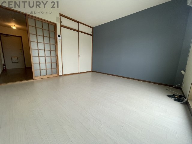 居室・リビング　エアコン付き7.4帖の洋室です♪