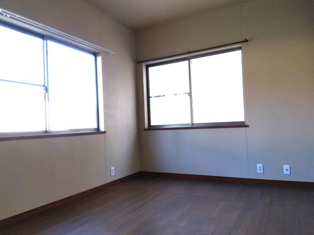 その他部屋・スペース　2Fの洋室2部屋には両方とも天窓があるので、とても明るいです