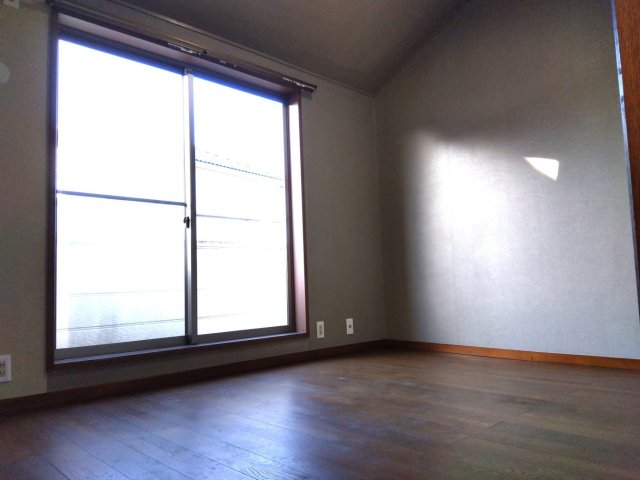 その他部屋・スペース　天窓があるので、この部屋もとても明るいです