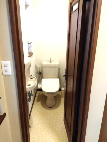 トイレ　2Fにもトイレがあるので、忙しい朝でも大丈夫