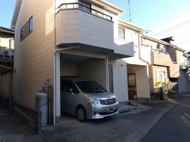 建物外観　ミニバンも駐車可能です