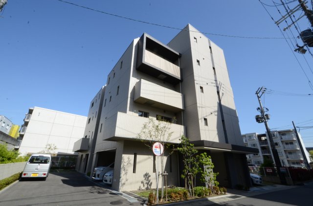 建物外観　オートロック付きで外部からの出入りがなく安心です