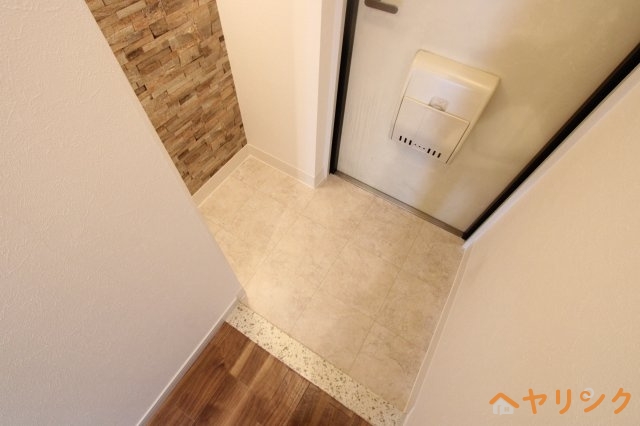 玄関　画像は反転タイプのお部屋です。