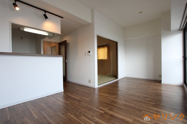 居室・リビング　画像は反転タイプのお部屋です。