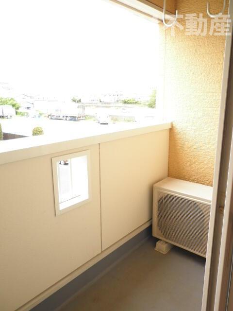 バルコニー　陽当たり良好なバルコニーです