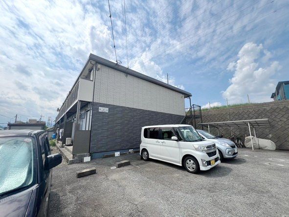 建物外観　駐車場