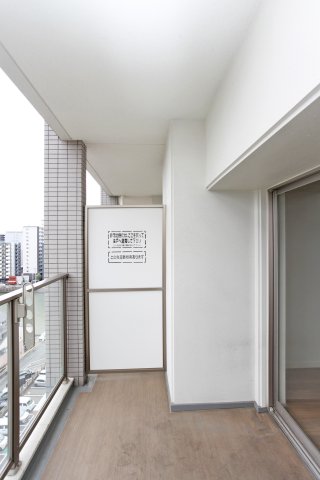 バルコニー　別号室です、現状優先になります。