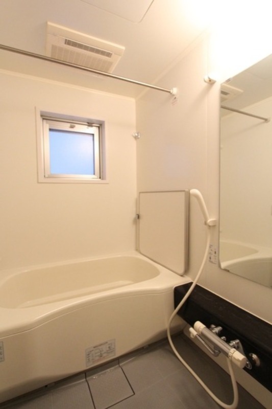 バス・シャワールーム　浴室乾燥機あり♪