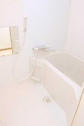 バス・シャワールーム　ゆったりとした浴室です♪