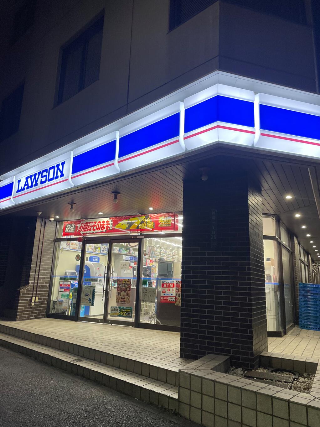 コンビニ　ローソン新宿一丁目店（コンビニ）まで216m