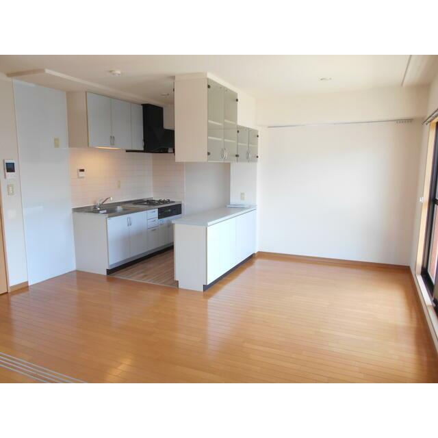 居室・リビング　使いやすい形の為、レイアウトを楽しめます♪