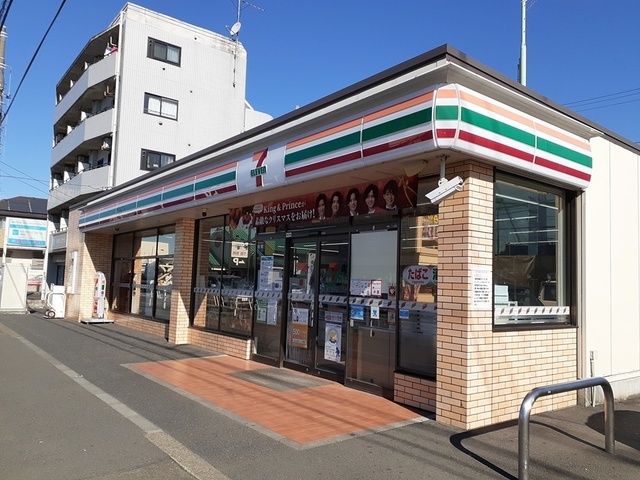 コンビニ　セブンイレブン（コンビニ）まで666m