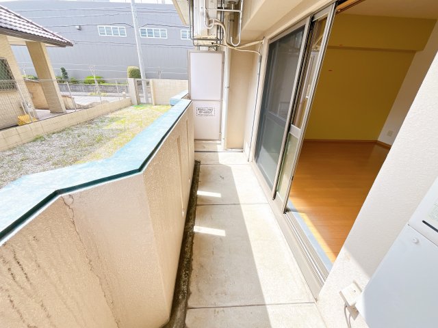 バルコニー　別部屋反転間取りのお写真となります。
