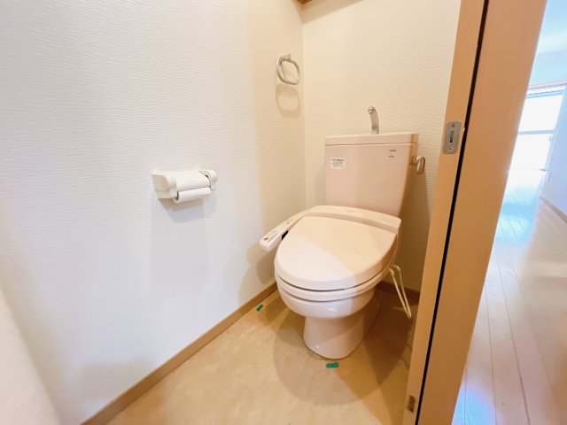 トイレ　別部屋反転間取りのお写真となります。