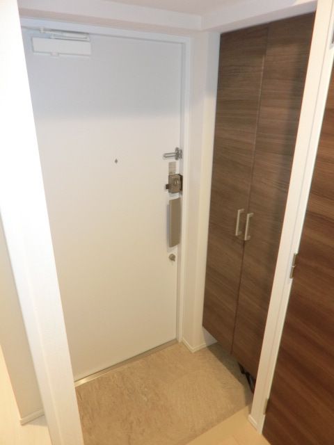 玄関　シューズBOX付の玄関
