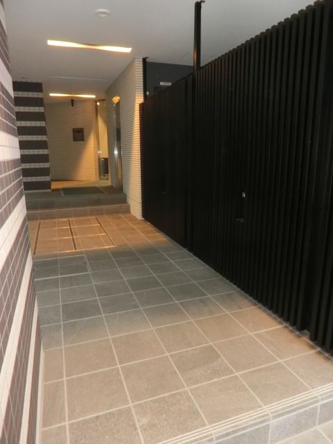 エントランス　重厚感のあるエントランス