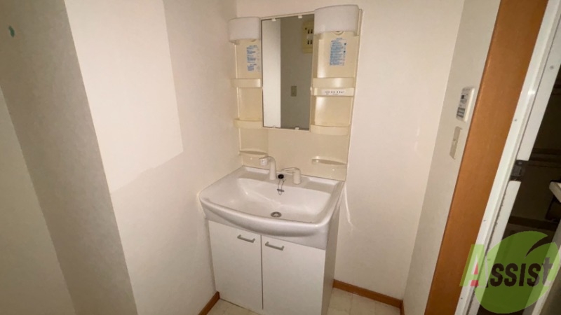 洗面設備　洗面所は独立しており、シャワー付きです！