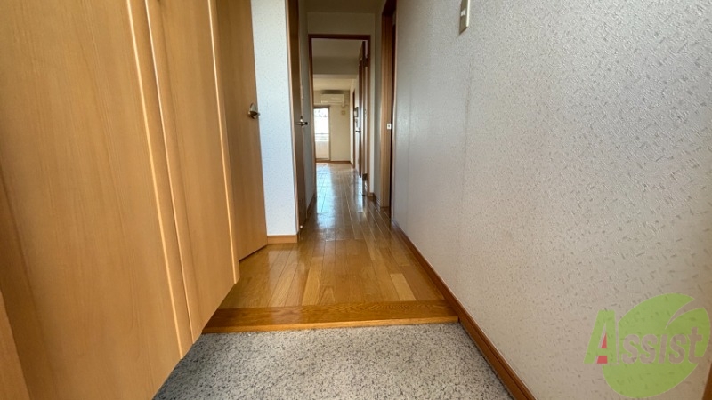 玄関　玄関からの様子です。お部屋が見えにくいと安心ですね。