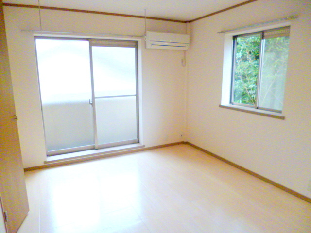 居室・リビング　★角部屋2面採光・6.5帖の明るいお部屋です★