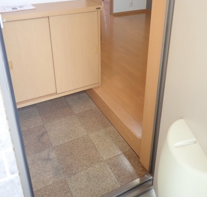 玄関　※別部屋の参考写真です