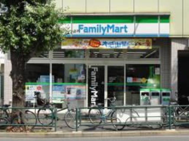 コンビニ　ファミリーマート本駒込駅前店（コンビニ）まで733m