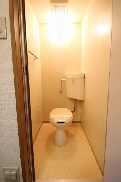 トイレ　別号室の写真です