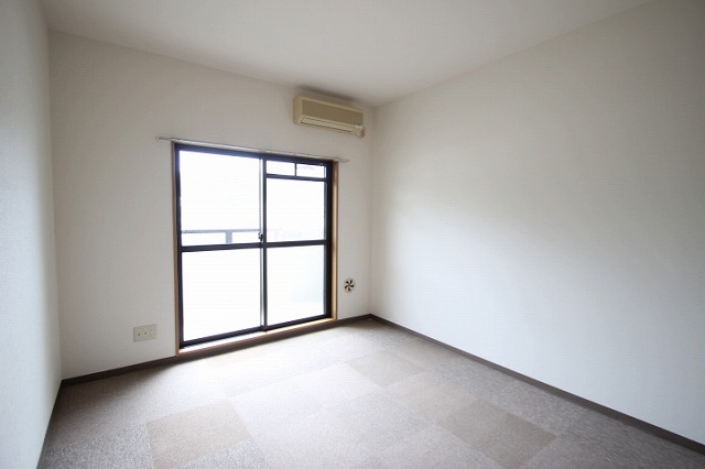 居室・リビング　別号室の写真です