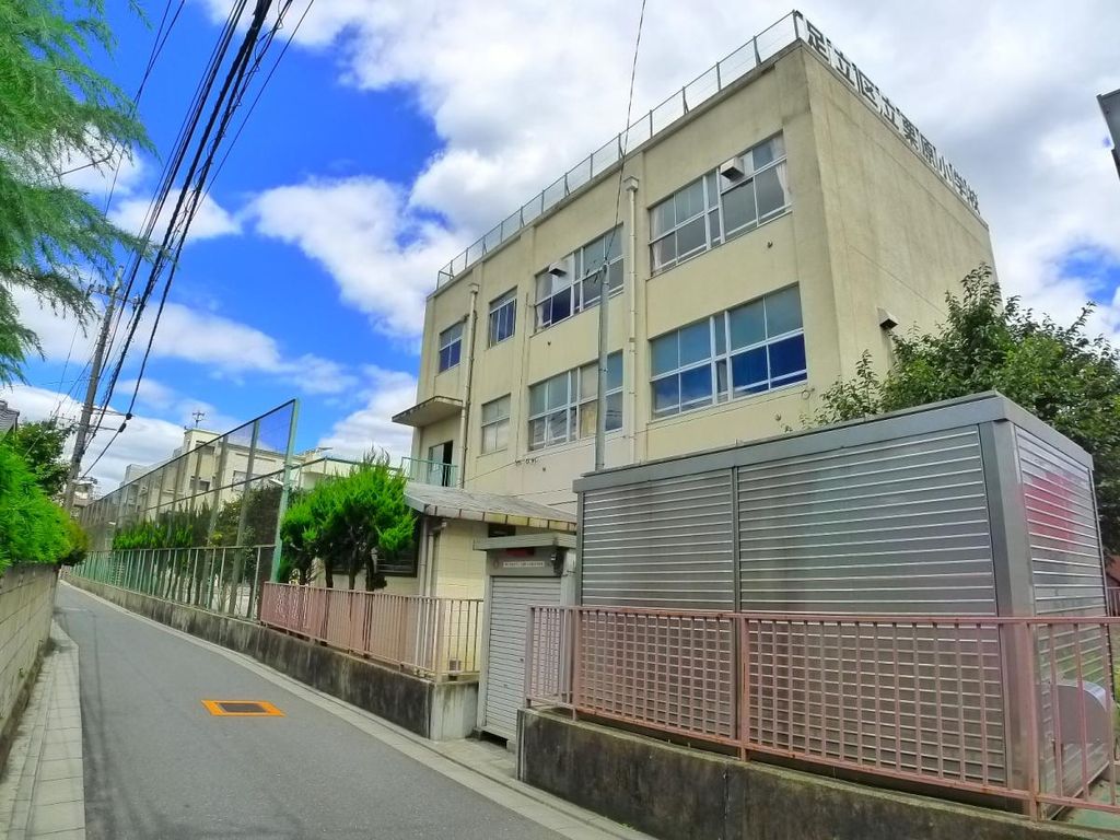 小学校　足立区立栗原小学校（小学校）まで510m